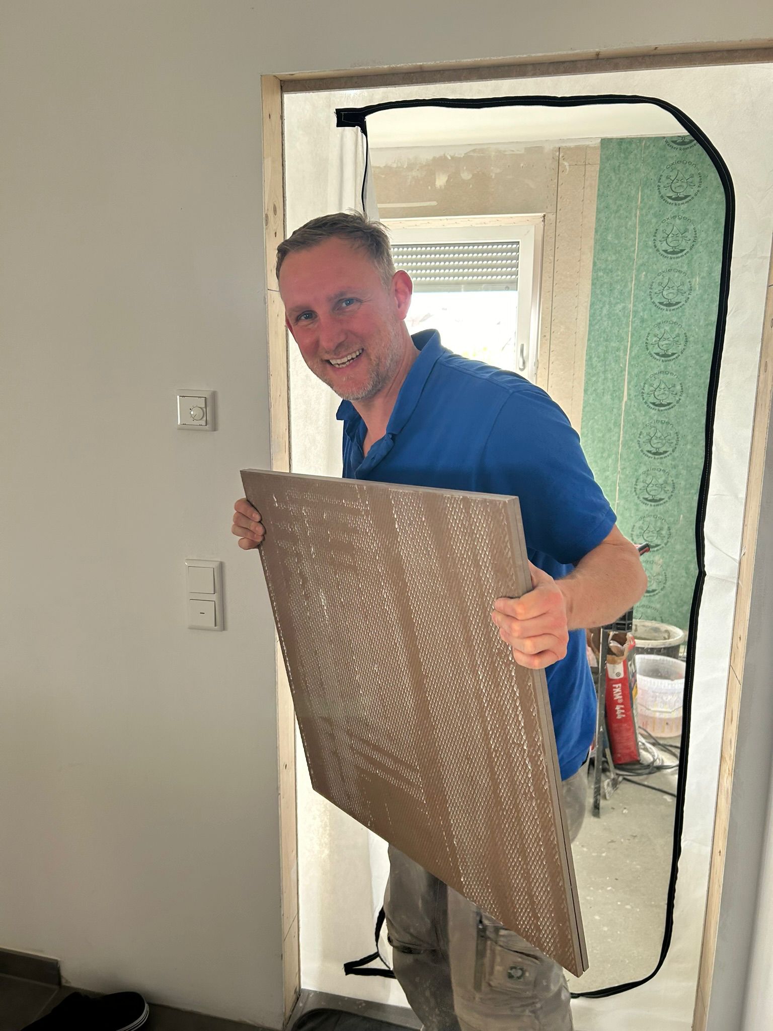 Ben beim Fliesen – Praxis & Qualität